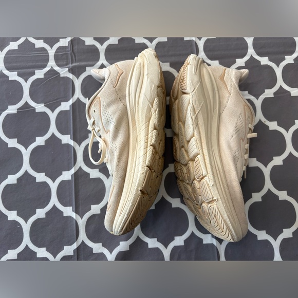 Hoka Clifton 10 ladies running shoes sneakers in Vanilla/Birch size 8.5. - Picture 5 of 14